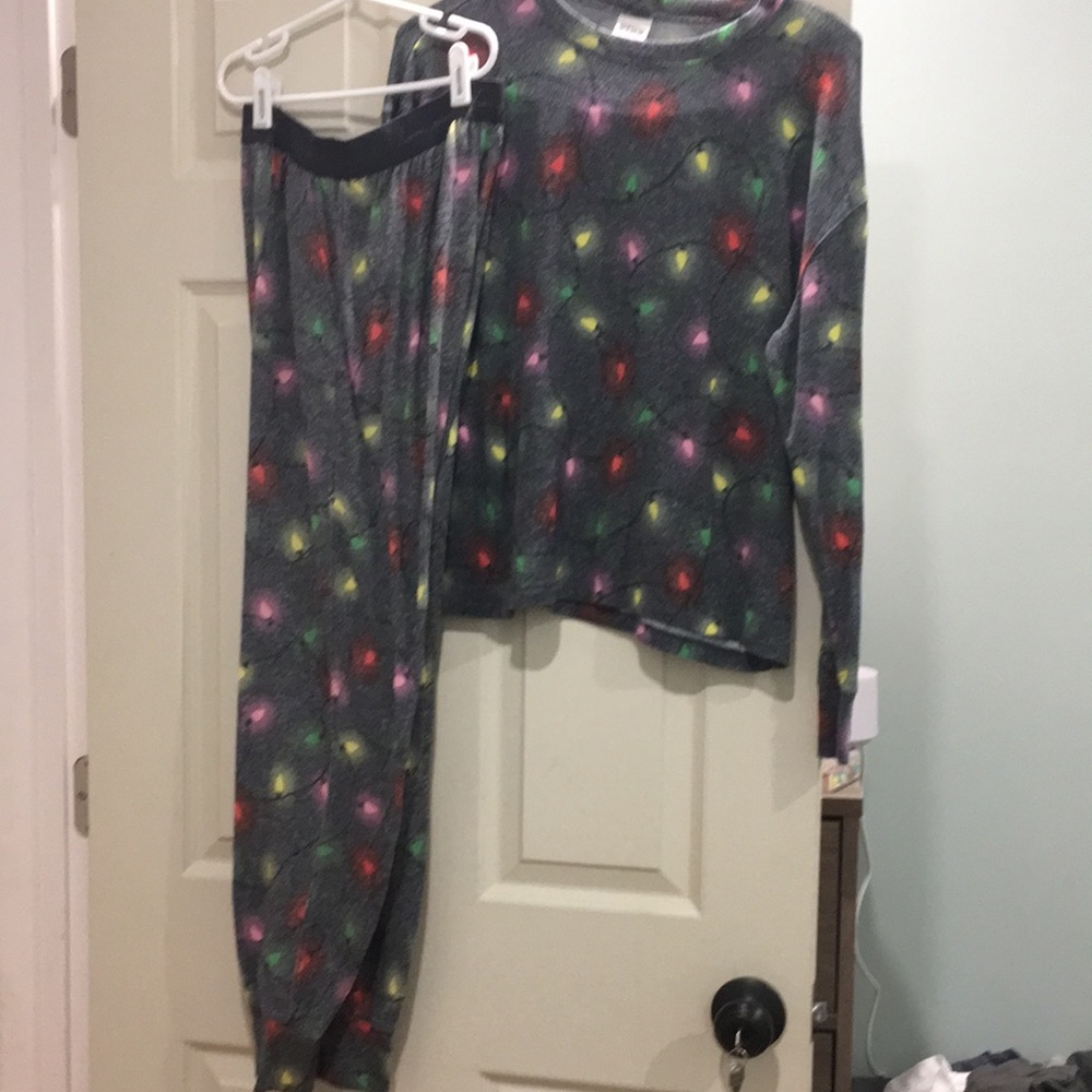 Victoria’s Secret PINK Christmas Lights Holiday Sleep Set